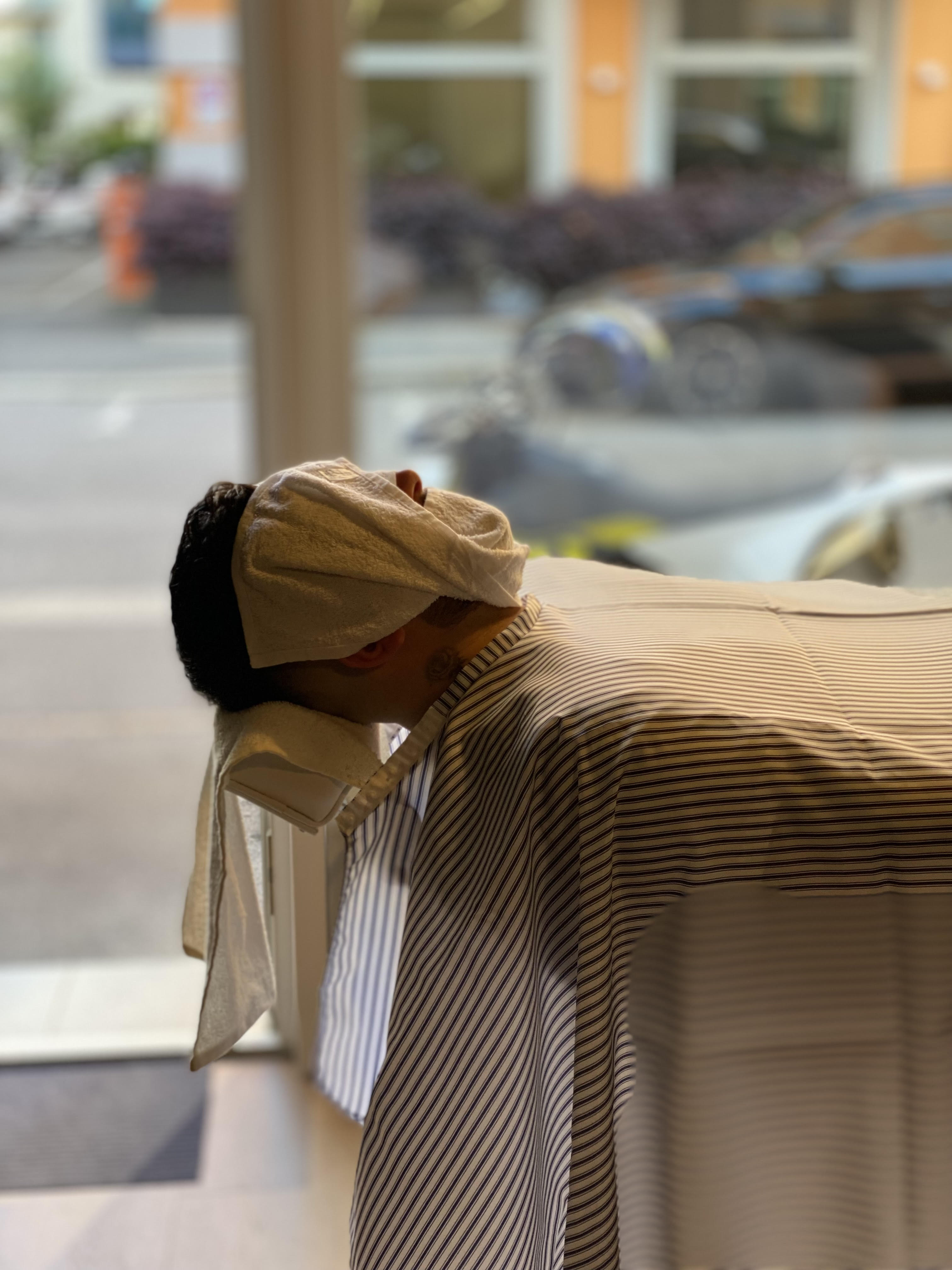 Postazione taglio e specchi, barberia L'Artisan Lugano